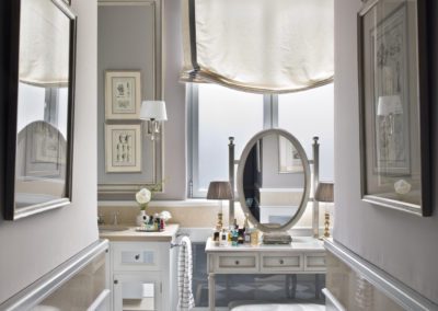 Baño, bathroom, lujo, luxury, classical, tocador, despiece mármol, espejos