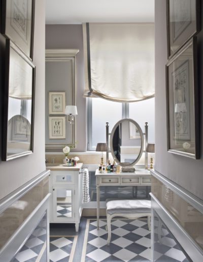 Baño, bathroom, lujo, luxury, classical, tocador, despiece mármol, espejos