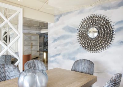 17 Comedor dining room lujo wood walnut madera wallpaper contemporáneo contemporary tapiceria sillas chairs upholstery mirror espejo